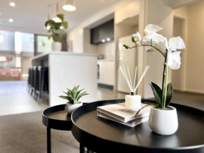 Modern & Central City - By KOSH BNB Hamilton
